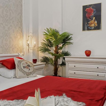 Sweet Luxury Three Rooms Apartment City Center Universitate Bucareste Exterior foto