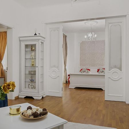 Sweet Luxury Three Rooms Apartment City Center Universitate Bucareste Exterior foto